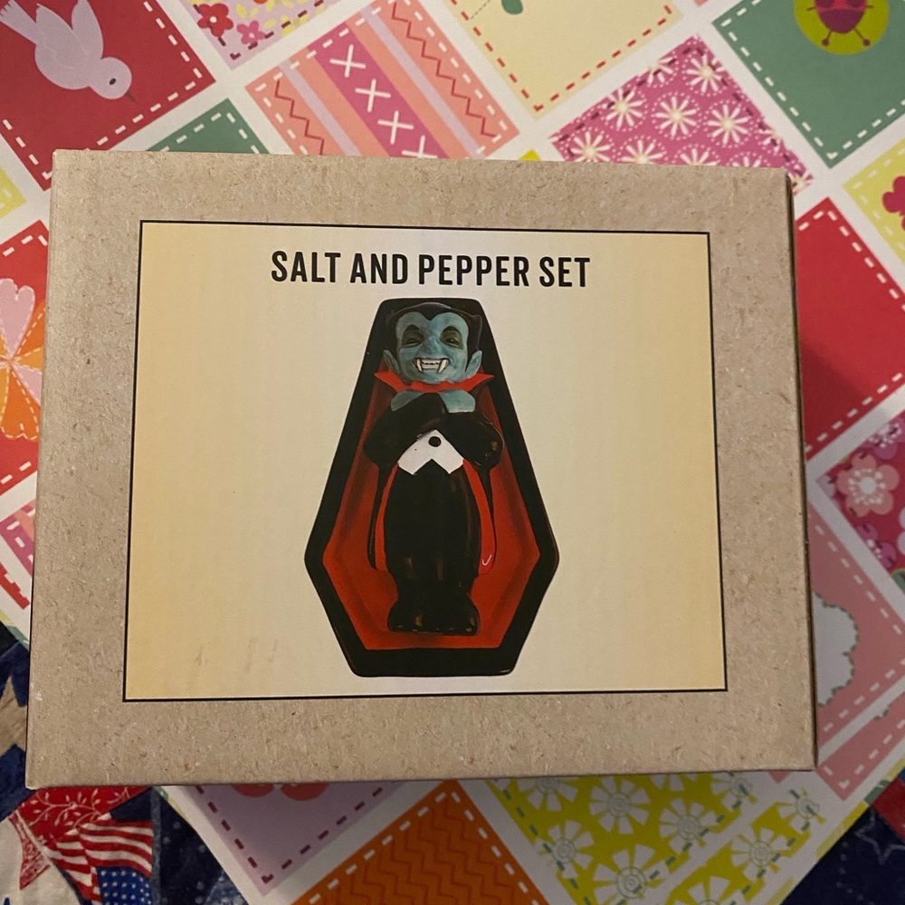 Cracker Barrel Vampire Salt and Pepper Set - Black and Red